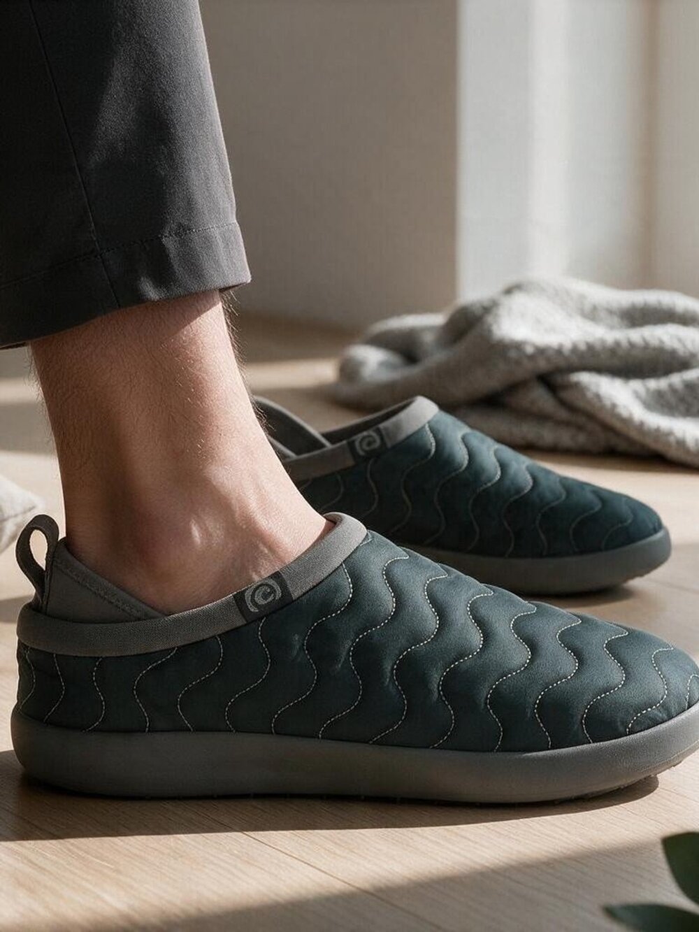 Cobian FlipSlips Tsunami Men's Slip-On Shoes Indoor/Outdoor